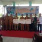 Penandatanganan komitmen bersama dalam acara Sosialisasi Desa Cantik di Aula Kecamatan Buay Madang Timur. 