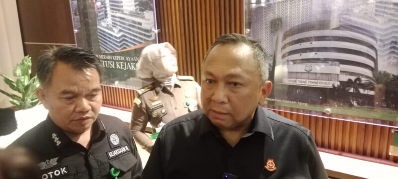 Kepala Kejaksaan Tinggi Sumatera Selatan, Dr. Ketut Sumedana SH MH memberikan keterangan  Selasa (7/4/2026) malam,