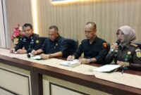 Saat Kepala Kejaksaan Tinggi Sumatera Selatan, Dr. Ketut Sumedana SH MH memberikan keterangan pers, Selasa (7/4/2026) malam,