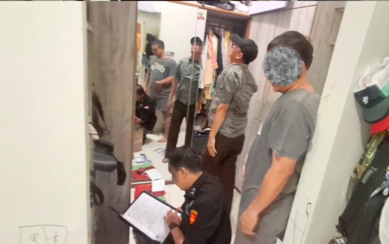 Saat tim penyidik kejati Sumsel melakukan penggeledahan