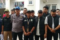 Panitera Pengadilan Negeri (PN) Palembang, Dr. Sumargi, SH, MH, didampingi pihak kuasa hukum pemohon dari Kantor Hukum Andre Macan and Partner, Kevin Rasuandi, SH., C.Msp