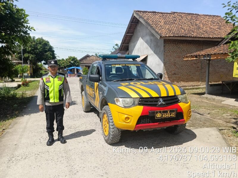 Personel Polsek Buay Madang Timur melaksanakan patroli pagi dan antisipasi 3C di Jalan Desa Wonodadi Asri, Kecamatan Buay Madang Timur, Kabupaten OKU Timur. 