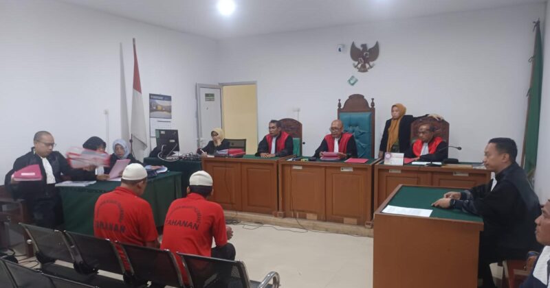 Saat kedua terdakwa dihadirkan di PN Palembang untuk mendengarkan tuntutan dari JPU, Kamis (9/4/2026)