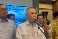 Menteri Perhubungan, Dudy Purwagandhi saat diwawancarai usai Launching Proyek Pelabuhan Tanjung Carat, Kamis (9/4/2026). Foto: Tia