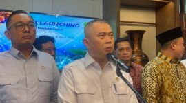 Menteri Perhubungan, Dudy Purwagandhi saat diwawancarai usai Launching Proyek Pelabuhan Tanjung Carat, Kamis (9/4/2026). Foto: Tia