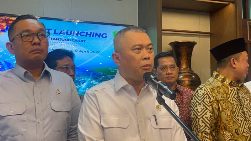 Menteri Perhubungan, Dudy Purwagandhi saat diwawancarai usai Launching Proyek Pelabuhan Tanjung Carat, Kamis (9/4/2026). Foto: Tia