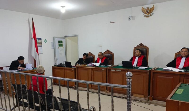 Terdakwa Pani Andrika menjalani persidangan di Pengadilan Negeri Palembang, Kamis (9/4/2026)