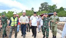 fhoto : pangdam ii/sriwijaya mayjen tni ujang darwis tinjau pembangunan sma taruna nusantara di pagar alam
