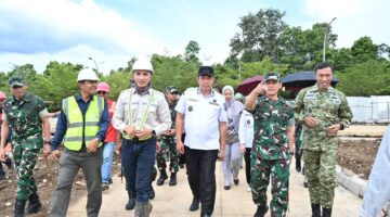 fhoto : pangdam ii/sriwijaya mayjen tni ujang darwis tinjau pembangunan sma taruna nusantara di pagar alam