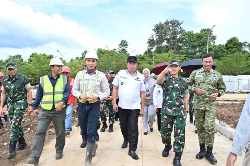 fhoto : pangdam ii/sriwijaya mayjen tni ujang darwis tinjau pembangunan sma taruna nusantara di pagar alam