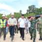 fhoto : pangdam ii/sriwijaya mayjen tni ujang darwis tinjau pembangunan sma taruna nusantara di pagar alam