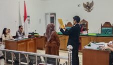 Saat ahli hukum pidana dari Universitas Muhammadiyah Palembang, Luil Maknun Busroh, SH. MH dihadirkan di PN Palembang, Jumad (10/4/2026)