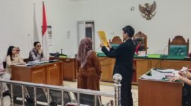 Saat ahli hukum pidana dari Universitas Muhammadiyah Palembang, Luil Maknun Busroh, SH. MH dihadirkan di PN Palembang, Jumad (10/4/2026)