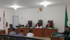 Saat tiga terdakwa dihadirkan di PN Tipikor Palembang Untuk mendengarkan pembacaan putusan, Jumad (10/4/2026)