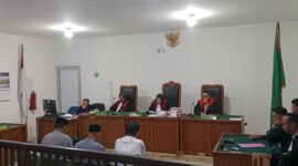 Saat tiga terdakwa dihadirkan di PN Tipikor Palembang Untuk mendengarkan pembacaan putusan, Jumad (10/4/2026)