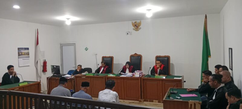 Saat tiga terdakwa dihadirkan di PN Tipikor Palembang Untuk mendengarkan pembacaan putusan, Jumad (10/4/2026)