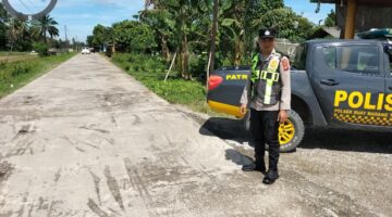 Personel Polsek Buay Madang Timur melaksanakan patroli KRYD dan antisipasi 3C di Jalan Desa Berasan Mulia. 