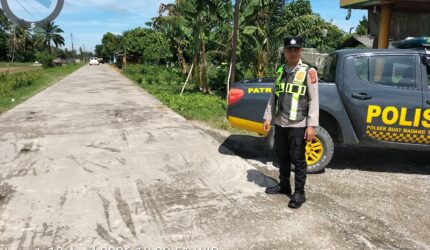 Personel Polsek Buay Madang Timur melaksanakan patroli KRYD dan antisipasi 3C di Jalan Desa Berasan Mulia.