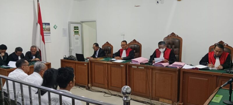 Saat majelis hakim membacakan putusan sela terhadap empat terdakwa di Persidangan yang digelar di PN Tipikor Palembang, Senin (13/4/2026)