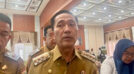 Wali Kota Palembang, Ratu Dewa saat diwawancarai langsung di Rumah Dinas, Senin (13/4/2026). Foto: Tia