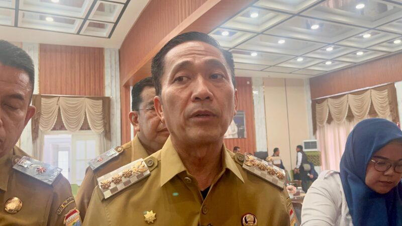 Wali Kota Palembang, Ratu Dewa saat diwawancarai langsung di Rumah Dinas, Senin (13/4/2026). Foto: Tia