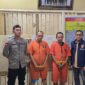 Dua tersangka saat diamankan di Polda Sumsel.