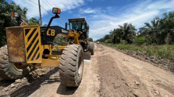 Instruksi Bupati Muba Dijawab Aksi Nyata, Warga – Perusahaan Gotong Royong Bangun Jalan Desa