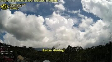 Tangkapan layar visual Erupsi Gunung Api Dempo tanggal 15 April 2026 pukul 11:45 WIB dari CCTV Pos Pengamatan Gunung Api Dempo. Foto : ist
