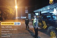 Menjaga Kamtibmas tetap kondusif, Personel Polsek Buay Madang Timur di bawah pimpinan Iptu Swisspo melaksanakan Patroli KRYD dan Patroli Subuh di wilayah Desa Berasan Mulya. 