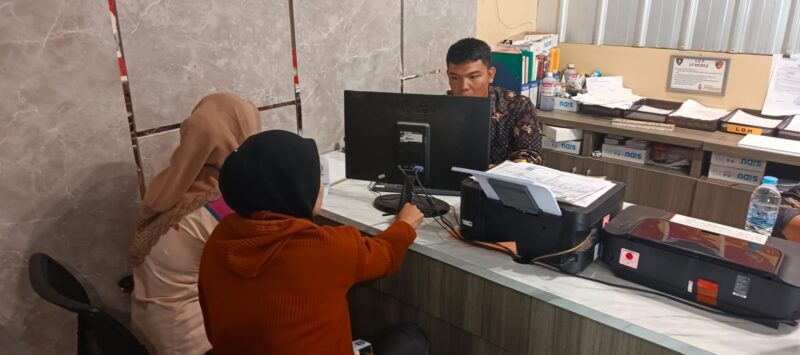 Foto korban membuat laporan polisi