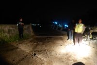 Kapolsek BMT IPTU Swisspo, turun langsung ke lapangan memimpin patroli hunting di jam-jam rawan. Tidak hanya berpatroli, personel juga menyapa warga untuk memastikan situasi lingkungan tetap aman dari gangguan 3C.