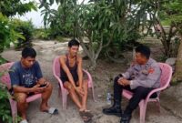 Personel Polsek Buay Madang Timur, Aipda Sahrul Munir dan Aipda Zulkifli, melaksanakan giat sambang dan silaturahmi langsung dengan warga di Desa Kumpul Rejo.