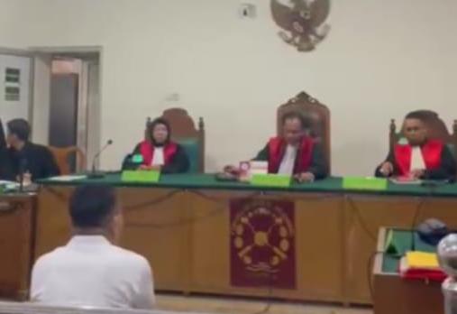 Saat Terdakwa dihadirkan di sidang PN Tipikor Palembang, Selasa (21/4/2026)