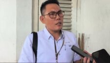 penasihat hukum terdakwa Robi Vitergo, Sapri Samsudin, SH, MH, saat ditemui di PN Palembang, Selasa (21/4/2026)