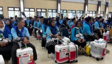443 jemaah calon haji kloter pertama asal Kabupaten OKU Timur yang telah tiba di Asrama Haji Embarkasi Palembang, Selasa (21/4/2026). Foto: Tia