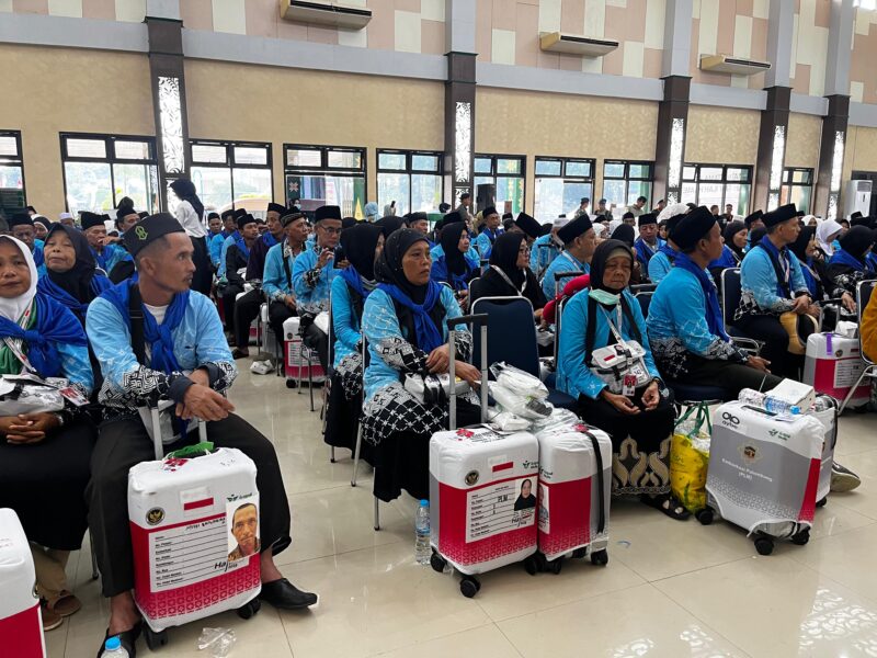 443 jemaah calon haji kloter pertama asal Kabupaten OKU Timur yang telah tiba di Asrama Haji Embarkasi Palembang, Selasa (21/4/2026). Foto: Tia