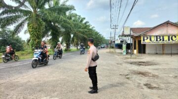 Personel Polsek Buay Madang Timur kembali melaksanakan patroli rutin di wilayah Desa Sumber Mulyo. 