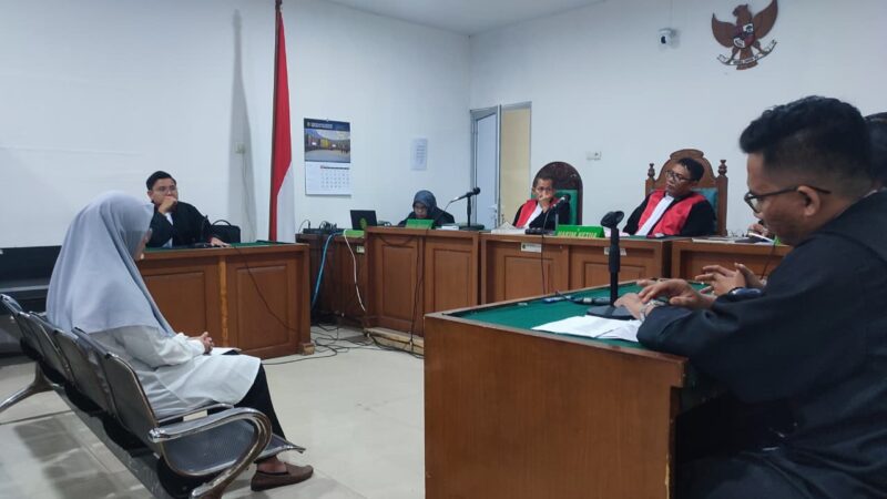 Saat Hakim Ketua bacakan putusan sela dipersidangan yang digelar di PN Tipikor Palembang, Rabu (22/4/2026)