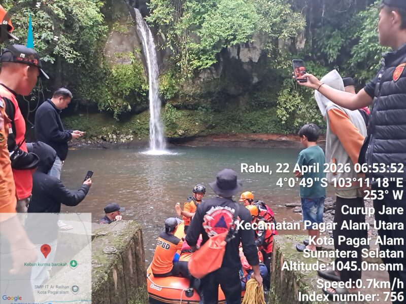 fhoto (istimewa/pusdal-op bpbd pagar alam): evakusai korban tenggelam di objek wisata curup mangkok kota pagar alam