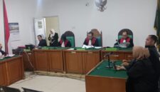 Saat terdakwa menghadiri pembacaan putusan disidang secara online dari lapas pakjo palembang, Rabu (22/4/2026)