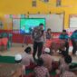 Kapolsek Buay Madang Timur IPTU Swisspo, S.H., M.H., memberikan arahan kepada siswa-siswi SDN Sumber Asri, Desa Kedung Rejo. 