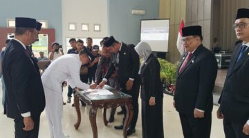 fhoto : prosesi pelantikan dan pengambilan sumpah pejabat jabatan tinggi, administrator, pengawa, kepala sekolah dan jabatan fungsional dilingkungan pemkot pagar alam