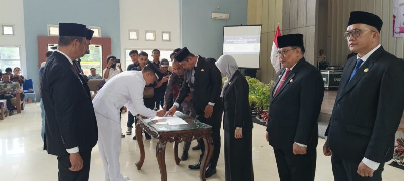 fhoto : prosesi pelantikan dan pengambilan sumpah pejabat jabatan tinggi, administrator, pengawa, kepala sekolah dan jabatan fungsional dilingkungan pemkot pagar alam