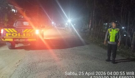 Personel Polsek Buay Madang Timur melaksanakan KRYD dan Patroli Antisipasi 3C di Jalan Desa Sumber Mulyo.