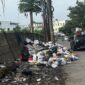 Tumpukan sampah rumah tangga yang dibuang oleh masyarakat sekitar di Jl. Musi Raya, Perumnas, Sako, Palembang. Foto: Tia