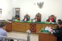 Saat tim kuasa hukum terdakwa menyampaikan eksepsinya dalam persidangan di Pengadilan Tipikor Palembang, Senin (28/4/2026).