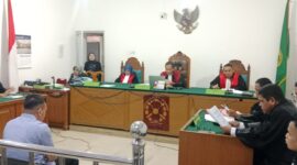 Saat tim kuasa hukum terdakwa menyampaikan eksepsinya dalam persidangan di Pengadilan Tipikor Palembang, Senin (28/4/2026).