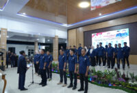 Ketua PWI Lahat Kurniadi ST melantik secara resmi Pengurus PWI Lahat di Pendopoan Rumah Dinas Bupati Lahat, Senin Malam (27/4/2026)