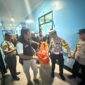 Petugas saat mengevakuasi jasad korban di RS AR Bunda Prabumulih. Foto: dokumen polisi.