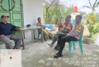 Personel Polsek Buay Madang Timur, Aipda Sahrul Munir dan Aipda Zulkifli, melaksanakan giat sambang dan silaturahmi dengan warga Desa Tanjung Mulya. 